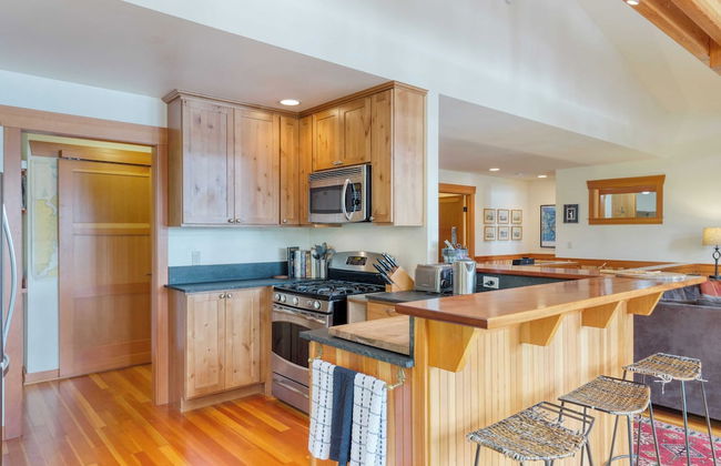 Goss Lake Chalet by Avantstay Lakefront w/ Dock - Photo 7