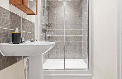 Stylish 4 Bedroom House in St Neots w Free Parking - Foto 10