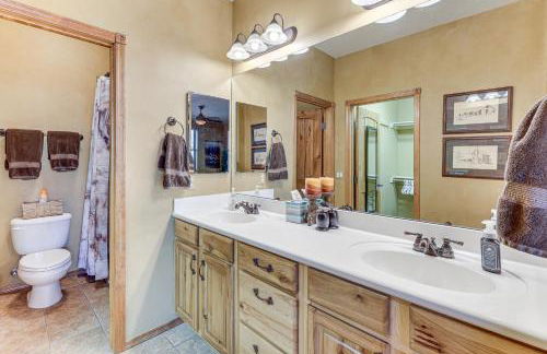 Rustic Retreat with Spacious Deck in Show Low! - Foto 15