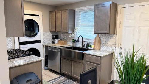 Your Cozy Home Away From Home king bed, parking - Foto 2, dishwasher, toaster