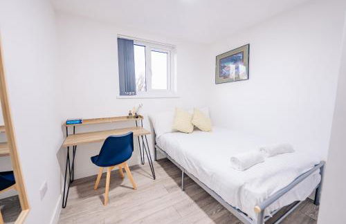 10BR 4Bath Home, Stag Do, Contractors, Big Group - Foto 13