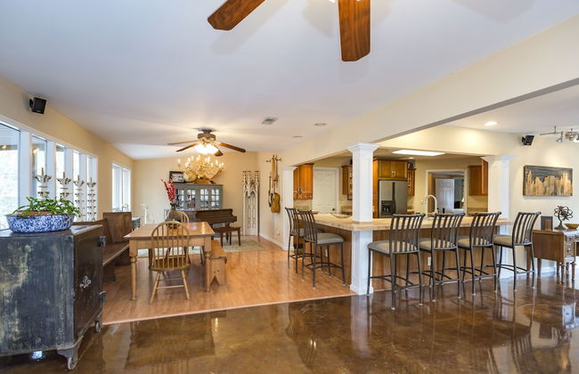 Grand Dream Vacation Home in Nashville 7+ beds! - Photo 38