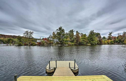 Waterfront Highland Lake Home with Deck and Dock - Foto 25