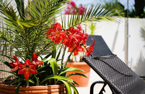 Deluxe 4BDR House W/ Pool by LovelyStay - Photo 27