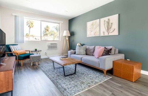 Brentwood 1BR w Pool nr UCLA Whole Foods LAX-253 - Photo 3