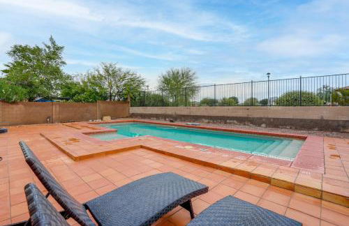 Pool, Views and Ample Space! Sunny Goodyear Retreat - Foto 38