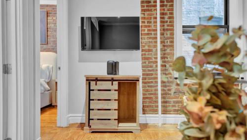 Modern 2BR with Private Garden In Gramercy Park - Photo 5