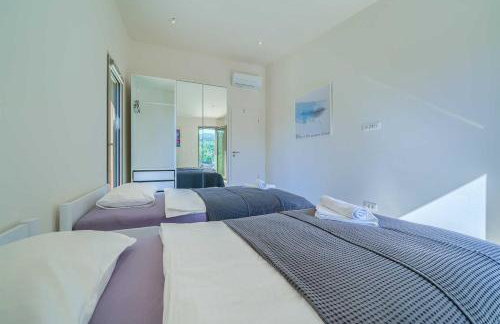 NEW Villa Pine Haven , Private Heated Pool Sleeps 8, Tranquil Retreat - Foto 10