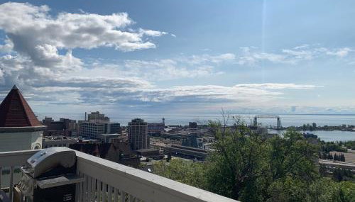 Whole House with Lake and Lift Bridge Overlook for 10 Guests - Foto 2