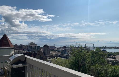 Whole House with Lake and Lift Bridge Overlook for 10 Guests - Foto 2