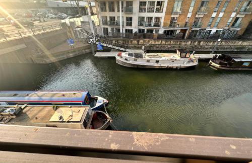 Stylish Riverside Apartment - Foto 9