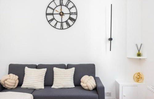 Spacious 1BR Steps from London Bridge & The Shard - Photo 5