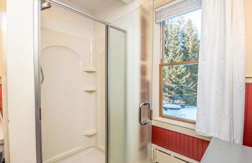 Whispering Waters Farmhouse and Wedding Barn - Foto 41