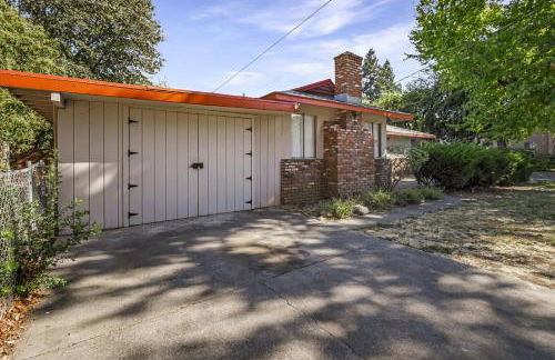 Chic in Chico w 2 Kings for Fam - Photo 37