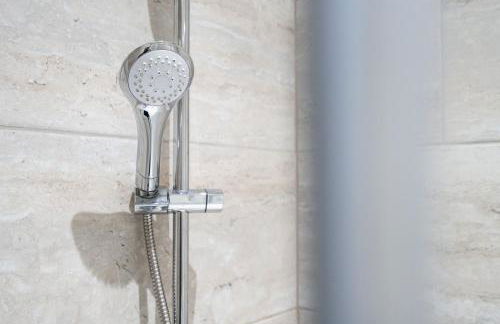 Huge Apartment - 8 Beds - Free Parking - Long Stays! - Foto 35