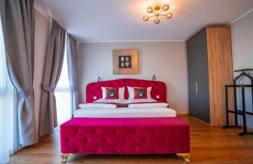 Boardinghouse City Home - Living - Photo 10