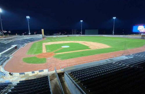 Beautiful Spacious 3 BR brick home for the family - Photo 26