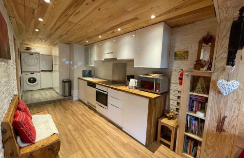 Chalet Le Doux Si, Large Self-Contained Apartment, 2km from Doucy-Combelouvière and close to Valmorel - Foto 8