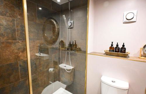 The Hideout - private luxury cabin near the sea with garden area, sea views and parking - Foto 4