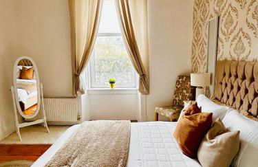 THE LAZY LION - Spacious 2 Bedroom - Town Centre Holiday Home Apartment - Photo 39