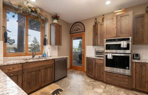 Stunning Mountain Retreat with View and Private Hot Tub - Foto 7