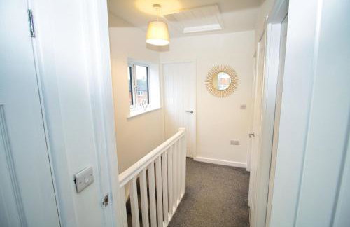 3 Bed Semi - Refurbished High Standard - Off Street Parking - Large Garden - Dog Friendly - Fast Wifi - Foto 14