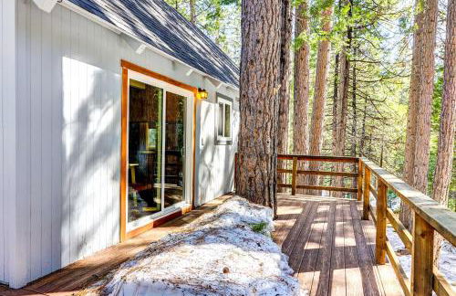 Hike, Fish and Explore California Cabin with Deck! - Foto 23