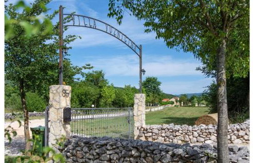 Cozy Home In Vojnic Sinjski With Sauna - Photo 2