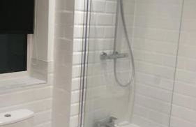 1 Bed Apartment Sleeps 2 - Parking & Wifi - Photo 23