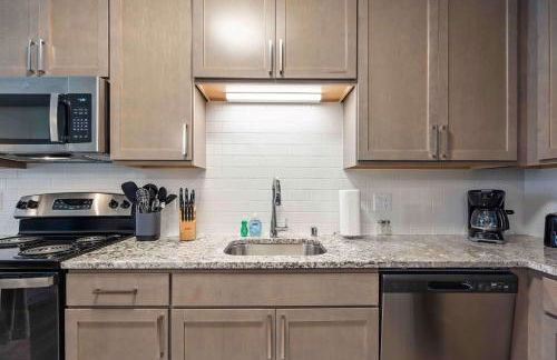 Fitness Room Pool Univ Research Park and Parking - Foto 17