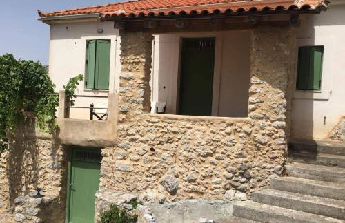 Lillian's Traditional House - Photo 2