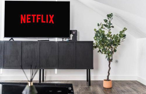 Stunning Penthouse-Style 2-Bed Uxbridge - Photo 23