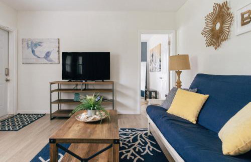 One bedroom private apartment two blocks to Beach! - Photo 2