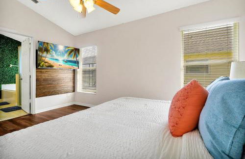 5BR Cottage w Pool & Hot Tub Near Disney - Foto 27