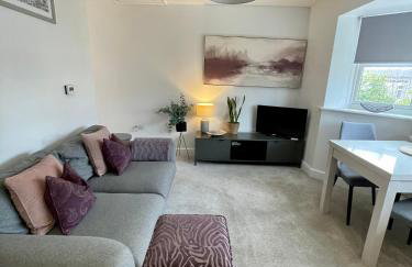 Compact Modern Apartment Single Person or Couple Only - Photo 1