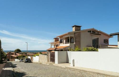 Beach Villa with Jacuzzi & Garage by HostWise - Foto 57