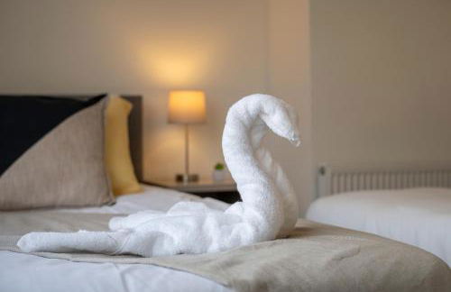 Modern - 2 Bed - Free Parking- by Holiday Homes - Foto 23