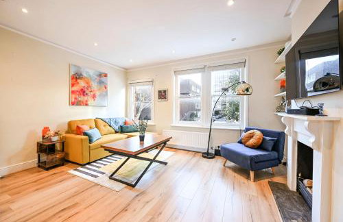 Modern 2BR Apartment for Contractors, Balcony & Fast Wi-Fi, W6 - Foto 34