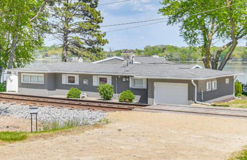 Steps to Mississippi River Cozy Hot Tub Haven! - Foto 28