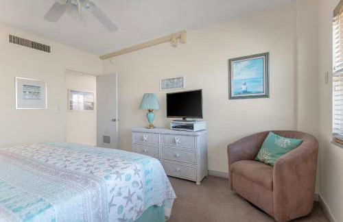 Spacious 3BR Beachfront Condo with Balcony & Parking - Foto 21