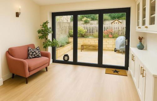 Stunning 5 bed house in enviable location - Photo 4