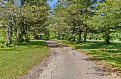 Creekside Oasis - 5BR Retreat with Pool & Hot Tub - Foto 42