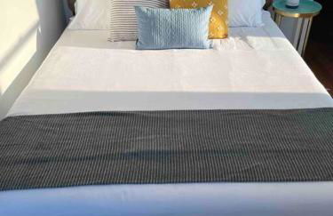 OTR, QUEEN Bed, 50in TV, Workspace, Near Lightrail - Foto 13