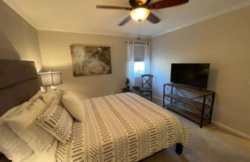 Beautiful Waterfront with Dock Firepit Hot tub - Foto 34