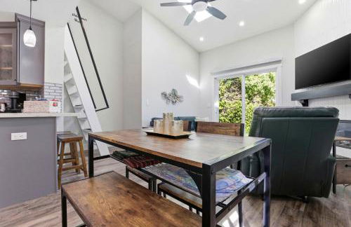 Angie Oasis Yard, Loft & Stocked Kitchen - Photo 12