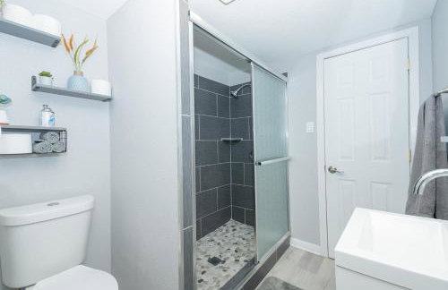 Side-by-Side Houses in Downtown Walk to Lake, Activities & Dining - Foto 30