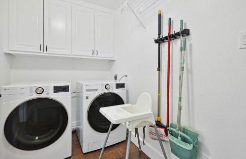 Gorgeous 4BR Holiday Home with Huge Yard and Pool - Foto 20