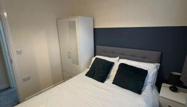 Spacious 3-Bed House - Sleeps 8 Garden & Parking - Foto 3