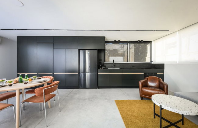 Vibrant and Modern Apartment in Tel Aviv - Photo 4