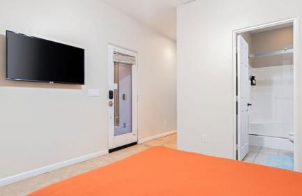 Desert Oasis w Pool Spa BBQ Outdoor Dining Under the Palms Calle Tolosa by AvantStay - Foto 19